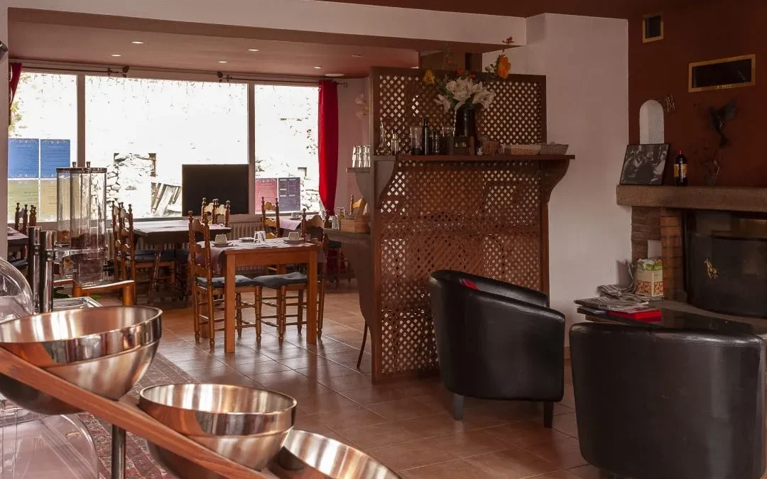 Pourquoi choisir un restaurant panoramique à Les Angles pour un repas de groupe ?